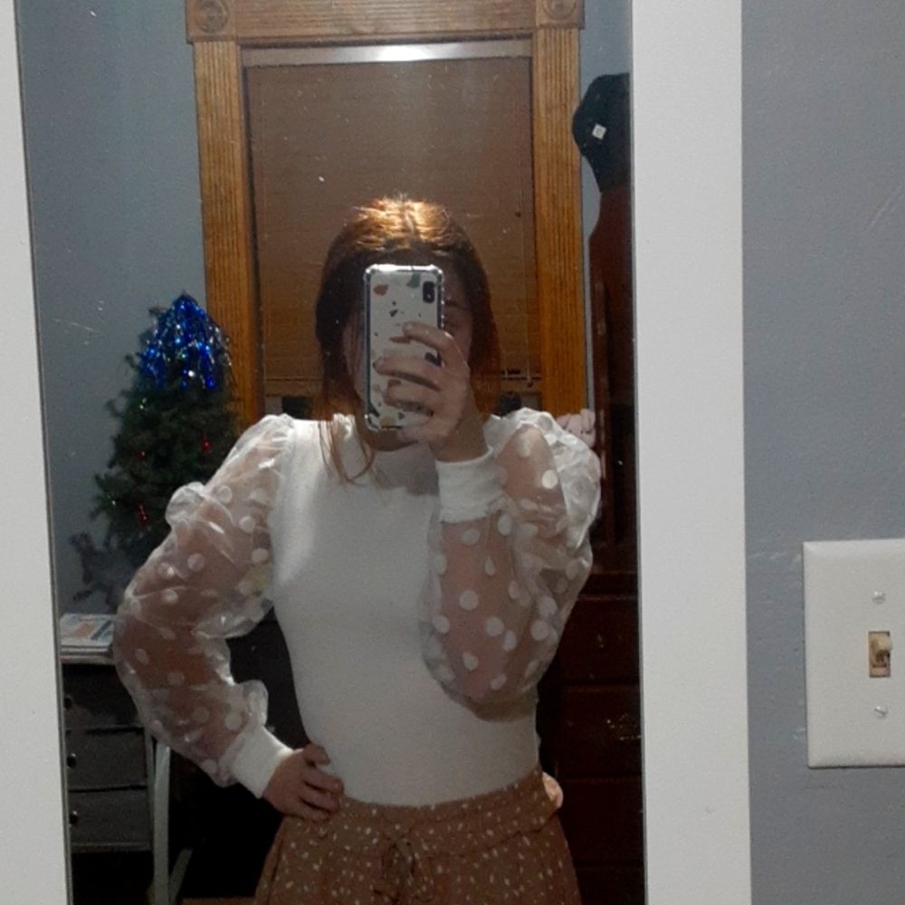 White Polka Dot Puffer Sleeve